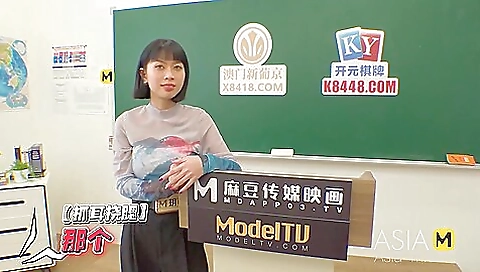 Sexy blonde babe gets fucked by a dildo yanick