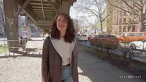 Cute brunette hair with selinao katt