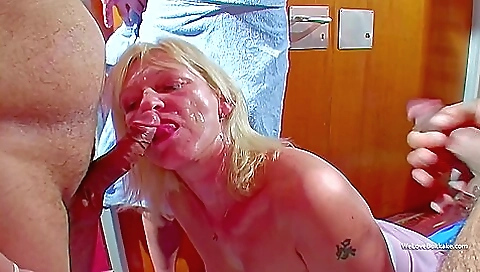 She gets her pussy pounded by brainst